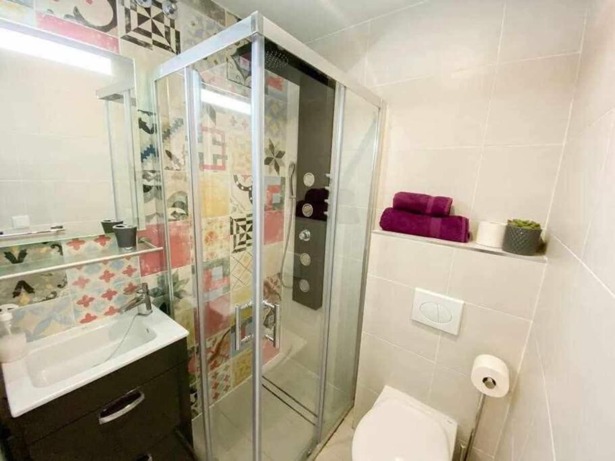 Apartment In Alicante Downtown/El Postiguet Beach Bagian luar foto