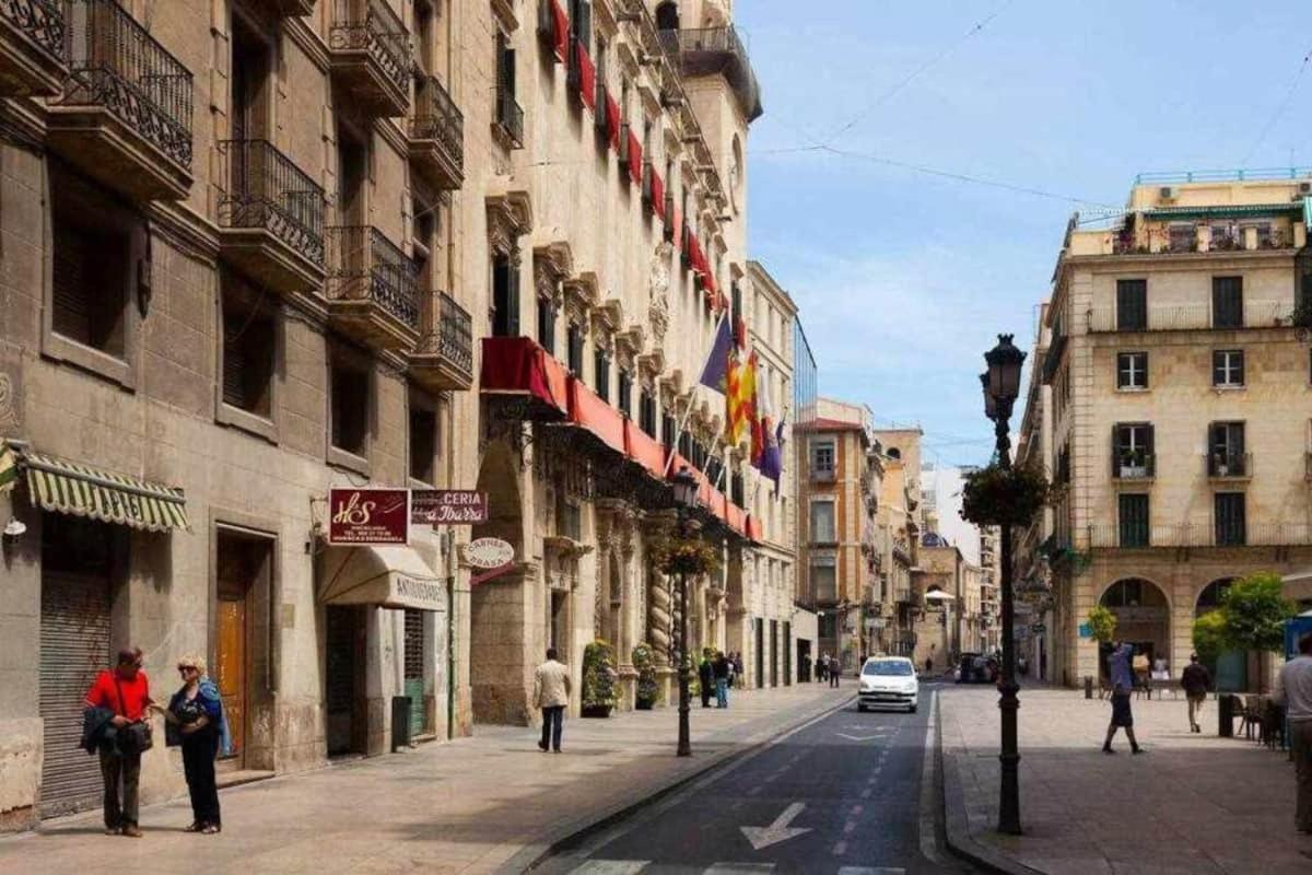 Apartment In Alicante Downtown/El Postiguet Beach Bagian luar foto